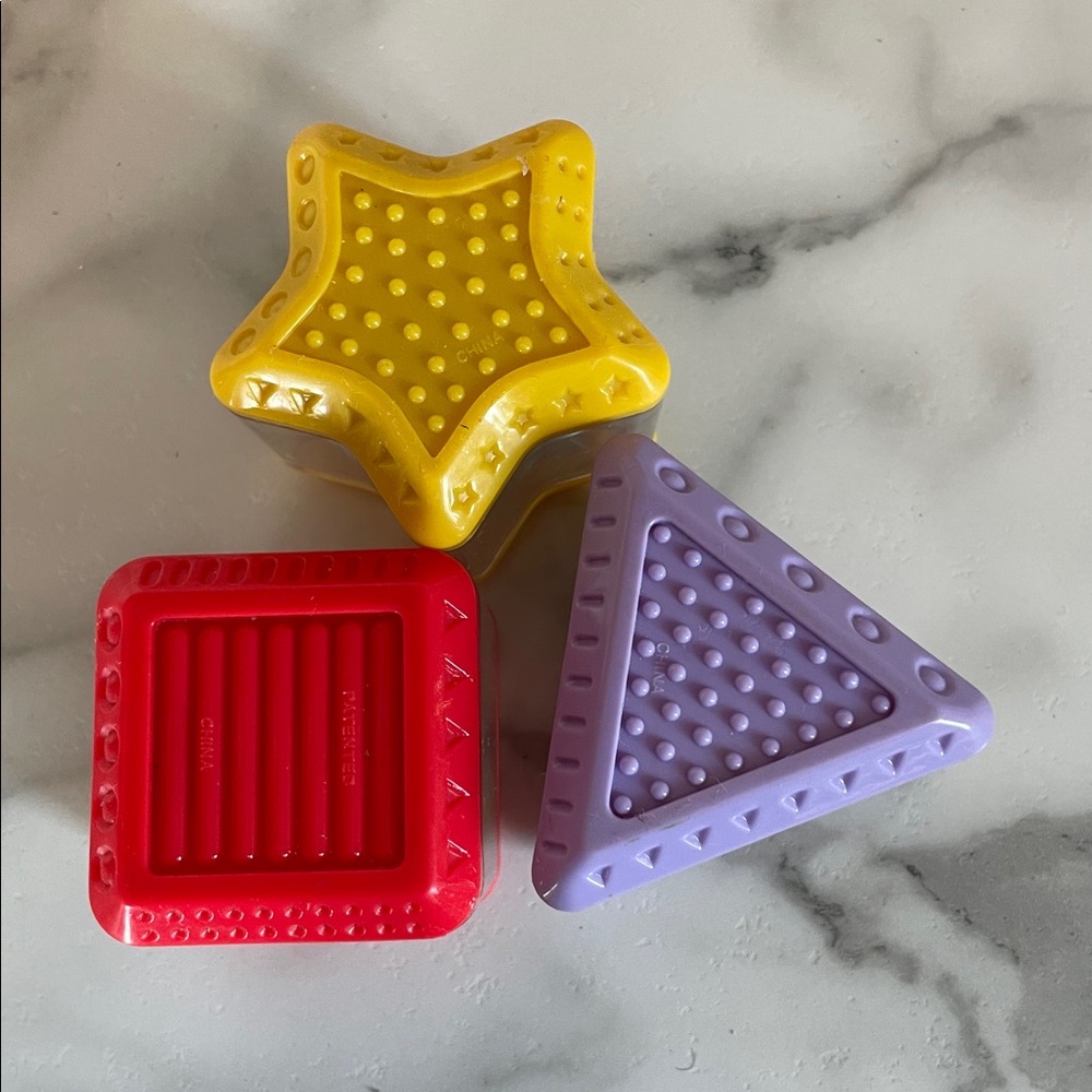 2003 Fisher Price Peek-a-Blocks Shape Sorter - Picture 7 of 14
